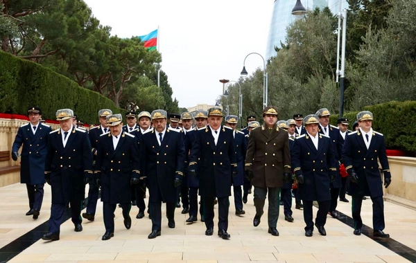 Prokurorluq əməkdaşları Şəhidlər xiyabanını ziyarət edib