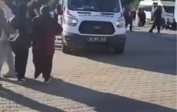 İstanbulda məktəbdə bıçaqlı hücum: Məzun olmuş qız 8 şagirdi yaraladı
