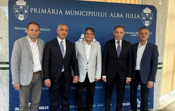 Prezidentin xüsusi nümayəndəsi Qarabağ bölgəsinin Rumıniya regionları ilə əlaqələrinin qurulmasını müzakirə edib