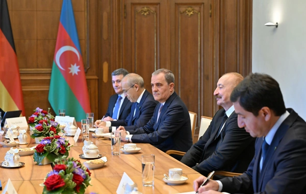 Azərbaycan və Almaniya prezidentlərinin geniş tərkibdə görüşü olub