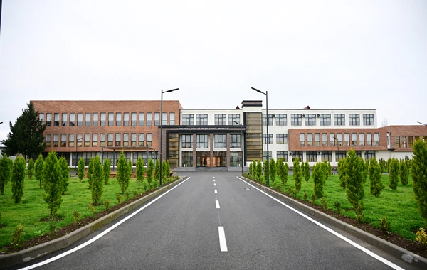 İlham Əliyev Lənkəran Dövlət Peşə Təhsil Mərkəzinin açılışında iştirak edib