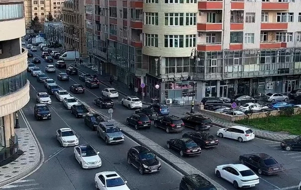 Paytaxtın hansı küçələrində sıxlıq müşahidə olunur?