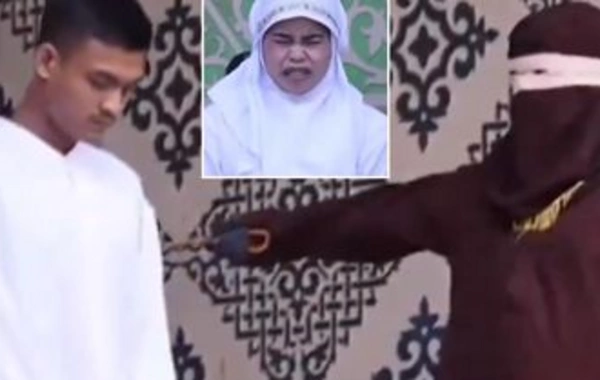 TikTok-da öpüşən cütlüyə 21 şallaq cəzası verildi