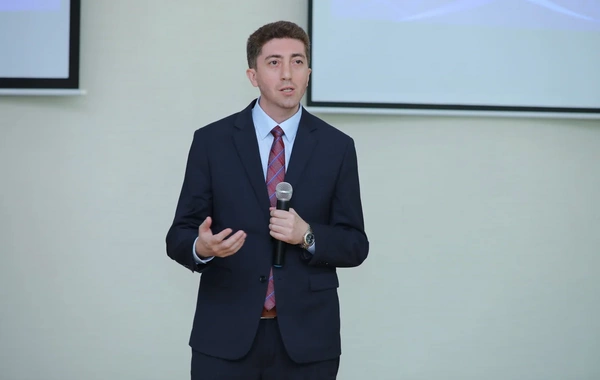 Gənc media nümayəndələri SOCAR-ın yaşıl enerji planı ilə tanış oldular