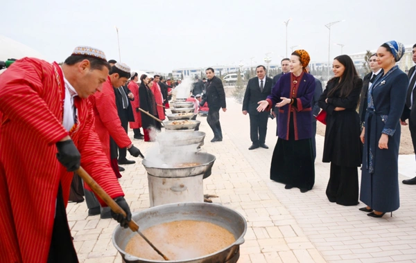 Leyla Əliyeva Türkmənistan milli mətbəxinə həsr olunan sərgidə iştirak edib