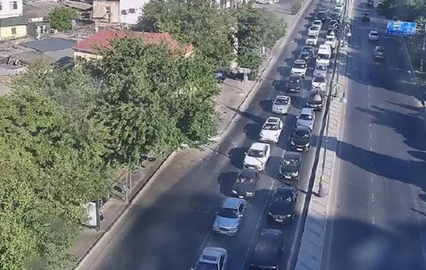 Bakının bəzi yollarında nəqliyyatın sıxlığı müşahidə olunur