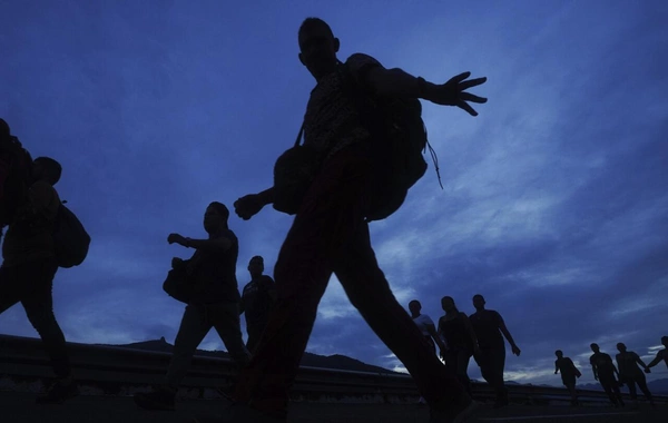 ABŞ yüz minlərlə miqrantdan ölkəni tərk etməyi tələb etdi