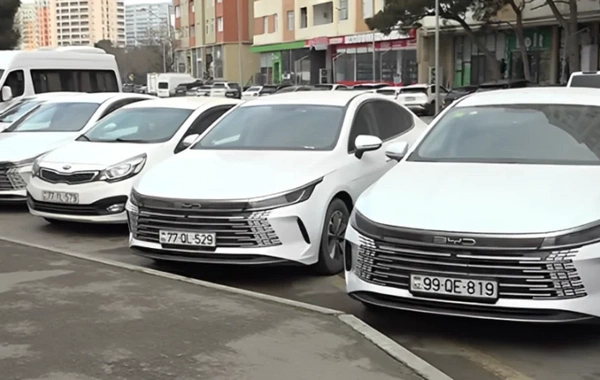 Onlara görə maşın saxlaya bilmirik - Taksi parkı ilə avtoservis əməkdaşları arasında ərazi mübahisəsi