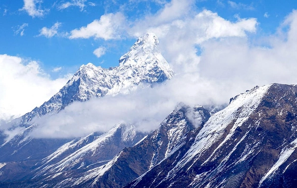 Everestə bir gündə qalxan alpinistlərin sayında rekord qeydə alınıb