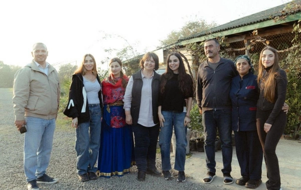 Leyla Əliyeva, Arzu Əliyeva və Alena Əliyeva Lənkəranda fermer təsərrüfatı ilə tanış olublar