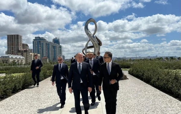 TDT ölkələrinin dini qurum rəhbərləri Fəxri xiyabanı və Zəfər parkını ziyarət ediblər