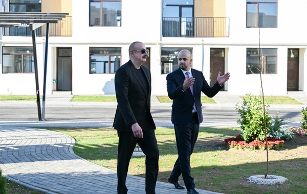 Prezident Zəngilan şəhərində 104 mənzilli yaşayış kompleksində görülmüş işlərlə tanış olub Prezident Zəngilan şəhərində 104 mənzilli yaşayış kompleksində görülmüş işlərlə tanış olub