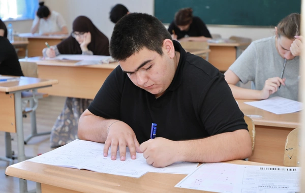 Bu gün abituriyentlər I və IV ixtisas qrupları üzrə imtahan veriblər