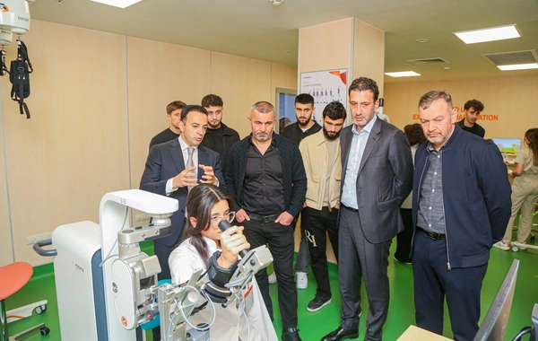 Qurban Qurbanov və futbolçuları Yeni Robotik Reabilitasiya Mərkəzini ziyarət ediblər