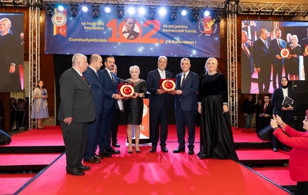 Rumıniyada türk siyasətçiyə Qənirə Paşayeva xüsusi mükafatı verildi Rumıniyada türk siyasətçiyə Qənirə Paşayeva xüsusi mükafatı verildi