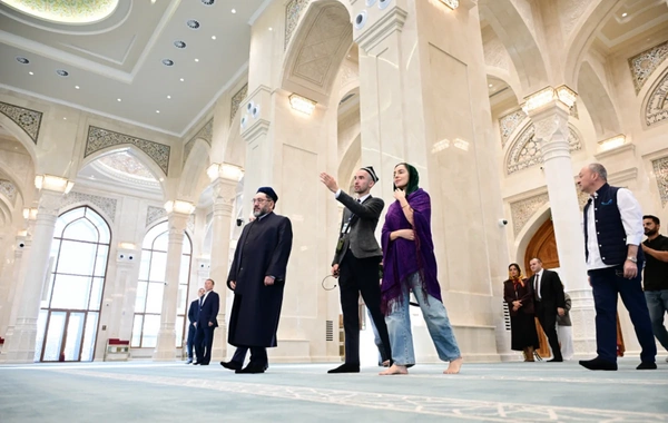 Leyla Əliyeva Səmərqənddə Uşağın gözü ilə dünya sərgisi və İmam əl-Buxari memorial kompleksi ilə tanış olub