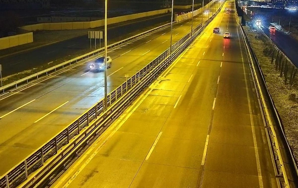 Bir sıra yollarda sürət həddi endirilib, "sürüşkən yol" işarəsi aktivləşdirilib