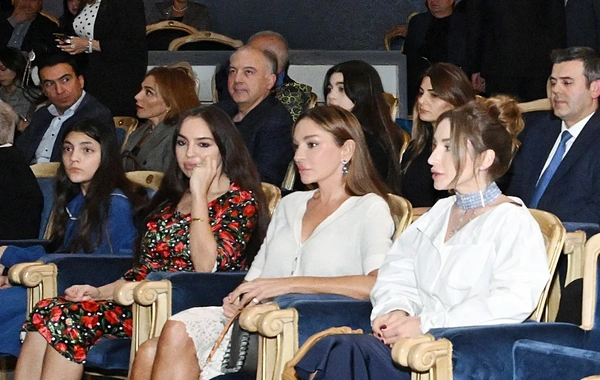 Mehriban Əliyeva "Qağayı" tamaşasının təqdimatında iştirak edib