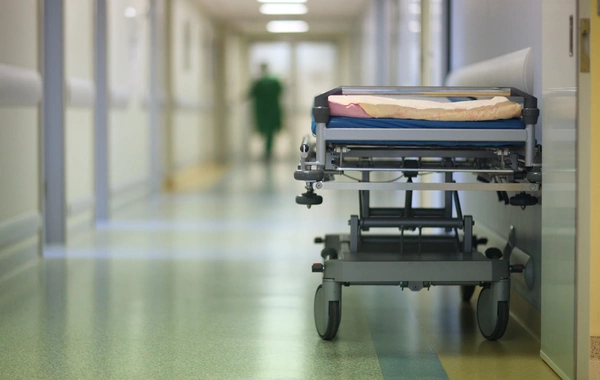 Ot bağlamalarının üzərindən yıxılan 72 yaşlı kişi vəfat edib