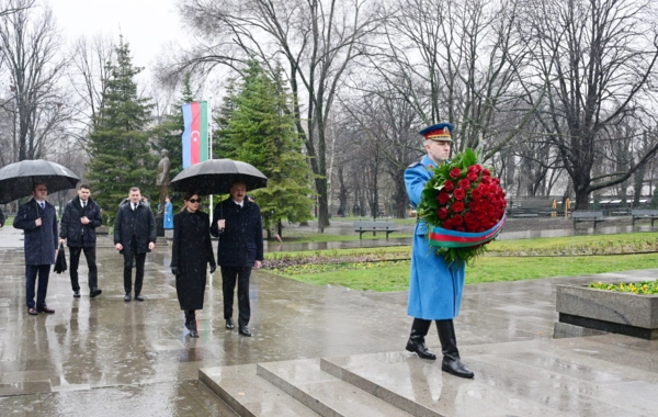Azərbaycan Prezidenti Belqradda Ümummilli Lider Heydər Əliyevin abidəsini ziyarət edib