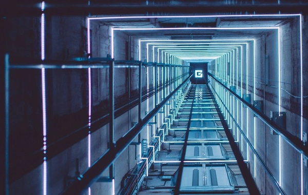 Lənkəranda çay fabriklərindən birində lift qırılıb, işçi xəsarət alıb