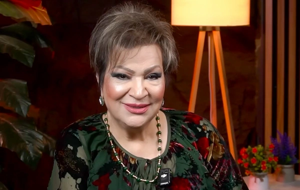 Afaq Bəşirqızı nəvəsini hərbi xidmətə yola salıb
