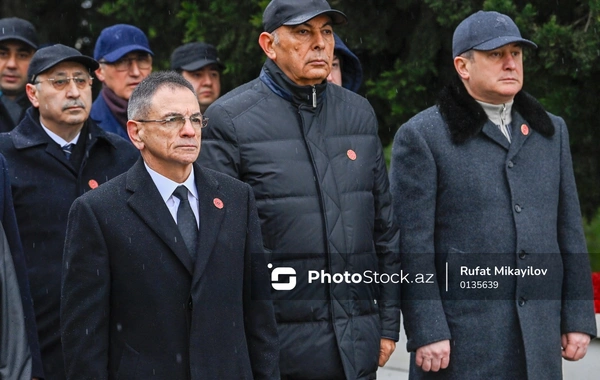 Rəsmilər Şəhidlər xiyabanında