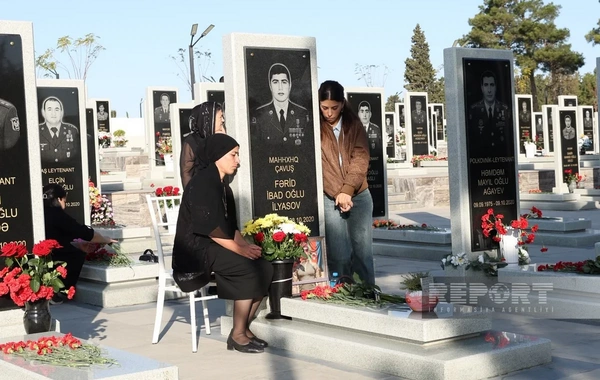 Vətən müharibəsinin ildönümü ilə əlaqədar Hərbi Memorial Məzarlığa ziyarət başlayıb
