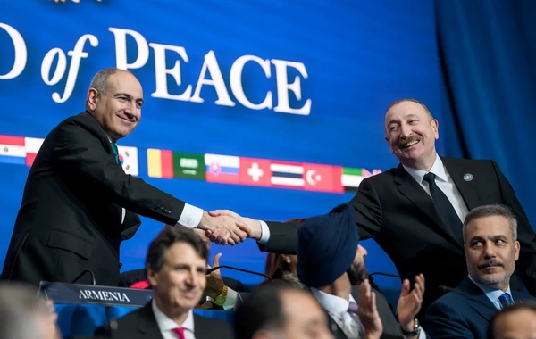 Ağ Ev Sülh Şurasının birinci iclasında İlham Əliyevlə Paşinyanın əl sıxışdığı fotonu paylaşıb