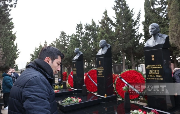 AZAL təyyarəsinin qəzaya uğramasının ildönümü ilə bağlı İkinci Fəxri xiyabanda məzarlar ziyarət edilib