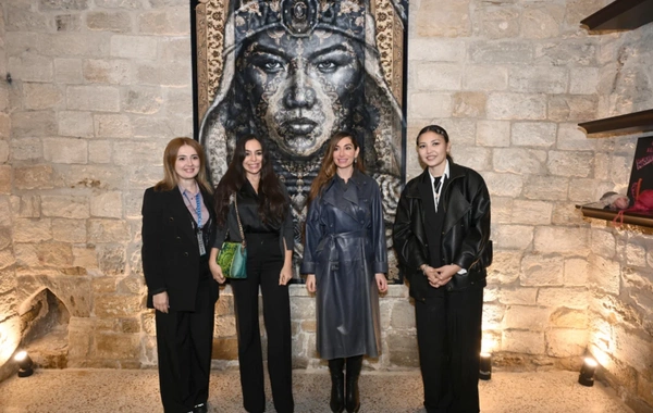 Leyla Əliyeva və Arzu Əliyeva Beynəlxalq Xalça Festivalını ziyarət ediblər