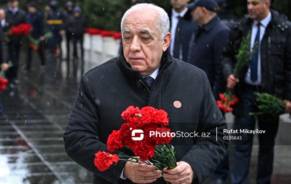 Rəsmilər Şəhidlər xiyabanında