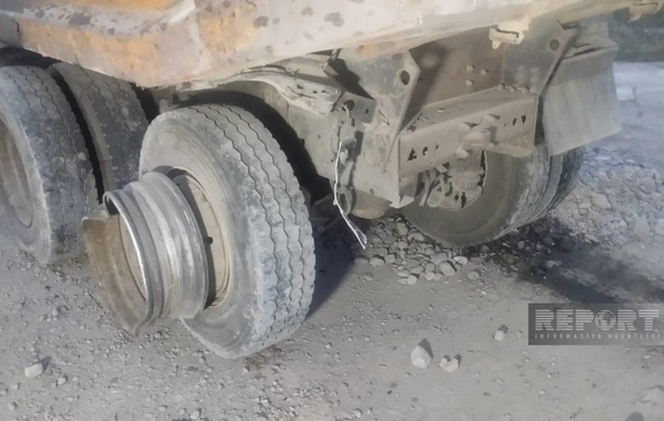 Kürdəmirdə "Mercedes" "KamAZ"a çırpılıb, yaralılar var