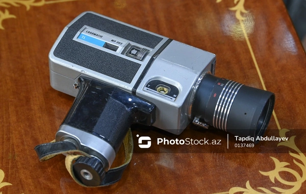 180-ə yaxın ölkədən qədim əşyaların toplandığı əntiq mağazadan fotoreportaj