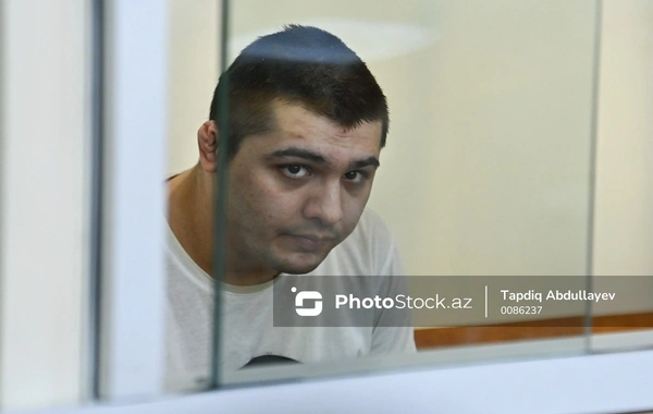 Ailəsinin beş üzvünü qətlə yetirməkdə təqsirləndirilən Əhməd Əhmədovun məhkəməsi keçirilib