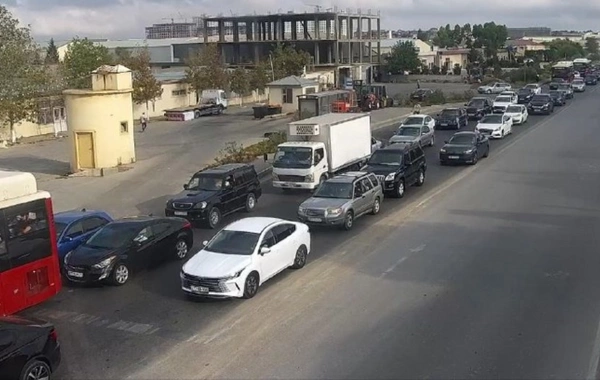 Bakıda bu yollarda nəqliyyat vasitələrinin hərəkəti çətinləşib