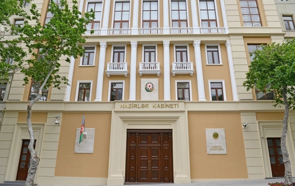 Nazirlər Kabineti şagirdlərin geyim formasını təsdiqləyib