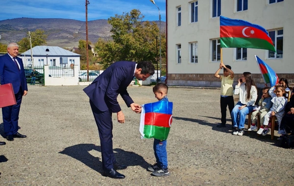 Xocalının Təzəbinə kəndində ailələrə evlərinin açarları təqdim olunub