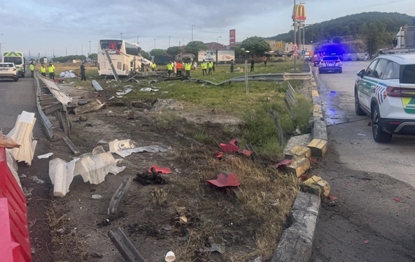 Türkiyədə avtobus qəzaya uğradı: 15 yaralı var