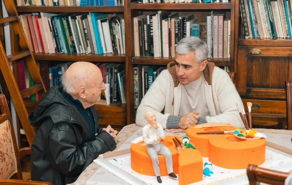 Anar Ələkbərov Xalq rəssamı Ömər Eldarovu evində ziyarət edib