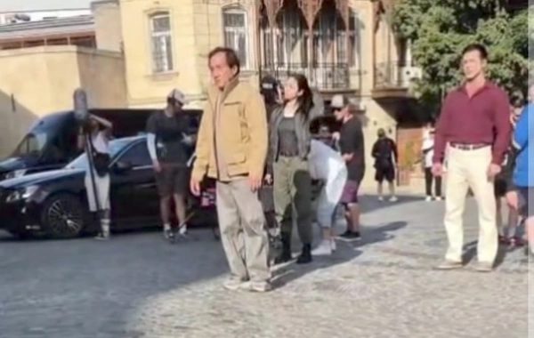 Ceki Çan Bakıda filmin çəkilişləri davam edir - Maraqlı görüntülər