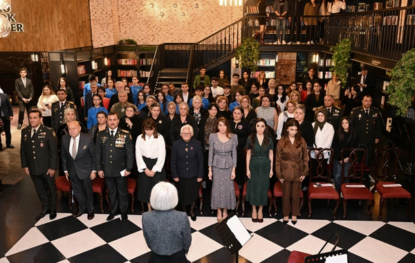 Bakı Kitab Mərkəzində "Zəfər sevinci" adlı musiqili-ədəbi gecə keçirilib