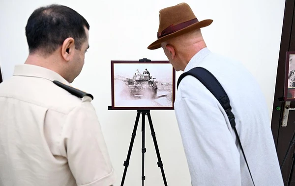 Müdafiə Nazirliyində tanınmış azərbaycanlı fotoqraf Reza Deqati ilə görüş keçirilib