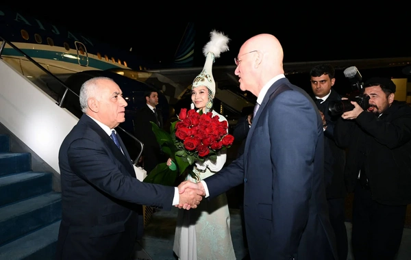 Baş nazir Əli Əsədov Qazaxıstana işgüzar səfərə gedib