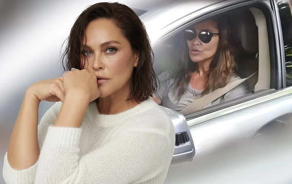 Hülya Avşar 10 milyonluq maşını ilə qəzaya düşdü