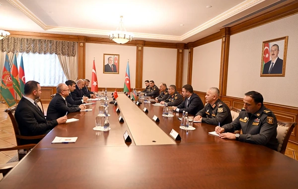 Zakir Həsənov Selçuk Bayraktarı qəbul edib