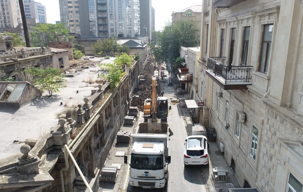 Bakının bu ərazilərində içməli su və kanalizasiya xətləri yenilənir