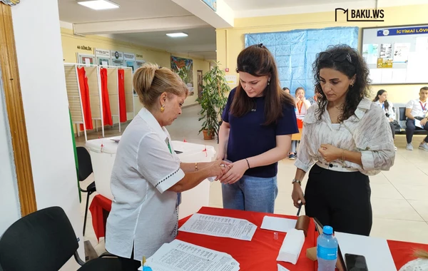 BAKU.WS-in çəkiliş qrupu seçki məntəqəsində olub