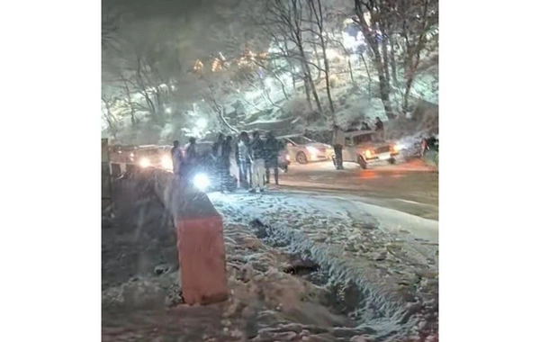 Сильный снегопад обрушился на Азербайджан, парализовав движение транспорта