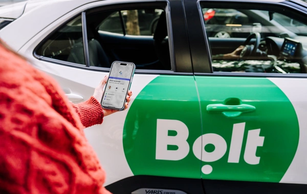 Mobil tətbiqlər taksi xidmətlərini necə dəyişdi və müştəri dəstəyi niyə vacibdir?